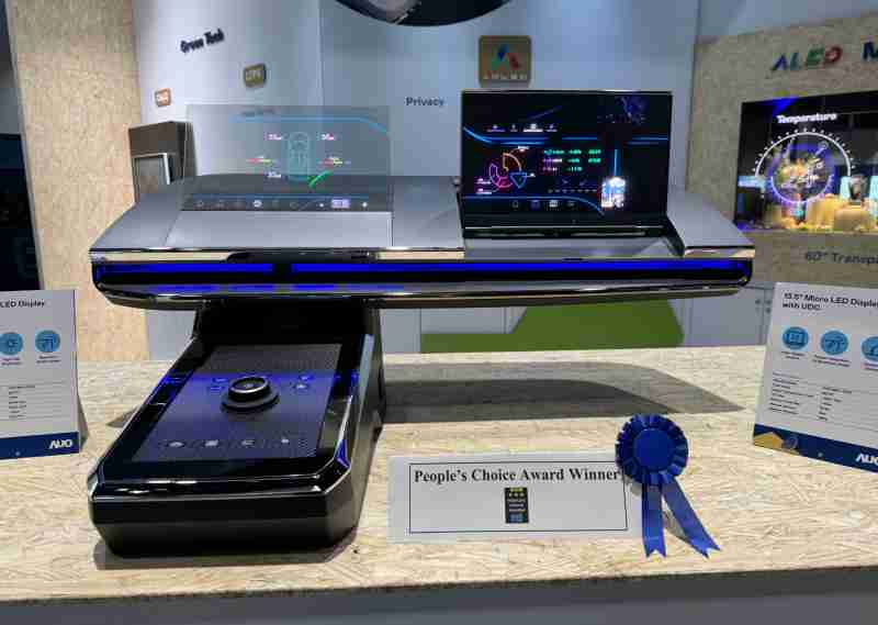 918.COM车用Micro LED Display HMI解决方案获”最佳车用显示奖”，，，，以用户为中心开发，，，针对前座驾驶与乘客设计兼具娱乐与安全的高画质屏幕，，，包含车舱前座的Micro LED透明屏幕及全球首款内建镜头的智慧Micro LED显示器