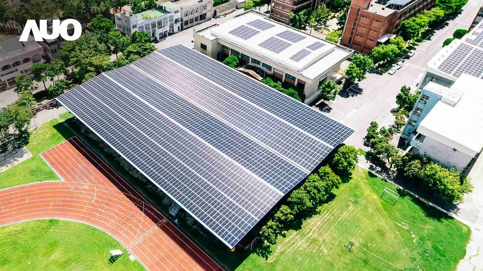 918.COMSunSteel光电整合型浪板具备快速安装、、、轻量化优势，，，可提升15%发电效能，，，，通过国际IEC与台湾VPC认证安全、、、、防漏、、耐候标准