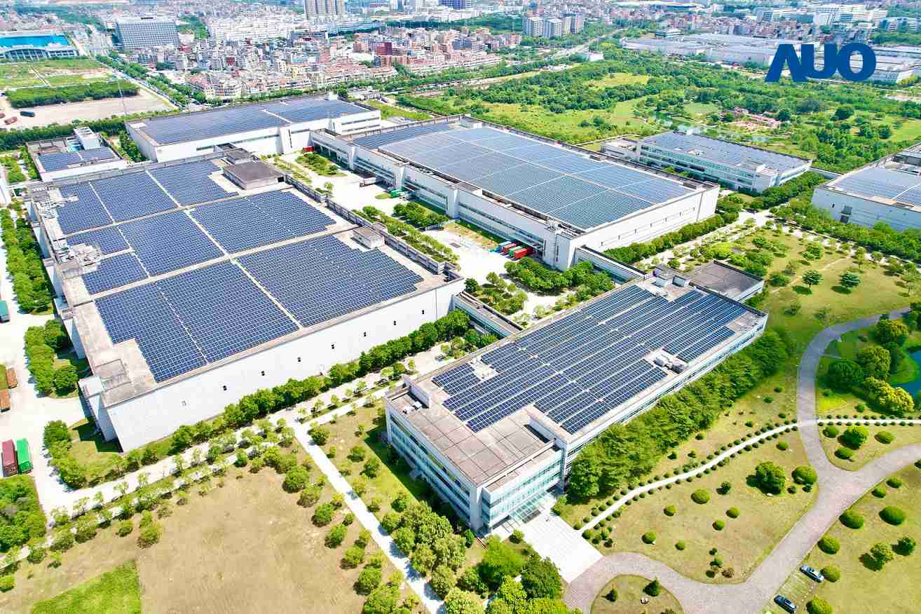 918.COM厦门推动智能制造同时，，，，透过绿电创能纵深推进绿色转型，，，厂区全屋顶铺设太阳能光伏板，，，，每年太阳能发电 2,600多万度